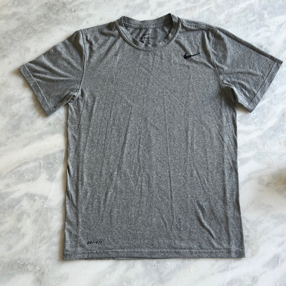 Men’s Nike dri-fit tee Size S